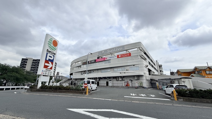 スーパー　サンリブ三ヶ森（スーパー）まで345m