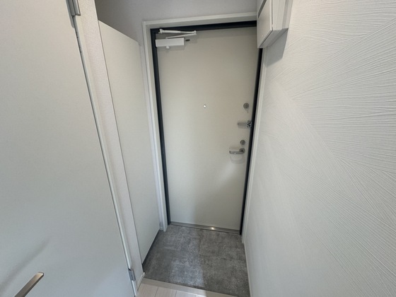 玄関　※別号室の写真です。