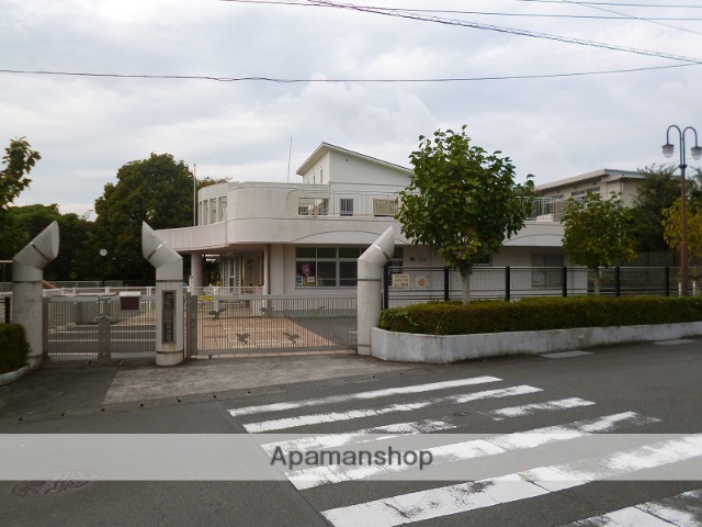 幼稚園・保育園　鷹岡保育園（幼稚園・保育園）まで1194m