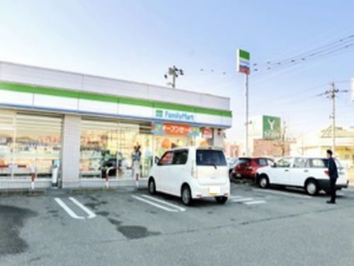 コンビニ　ファミリーマート 福井新保町店（コンビニ）まで750m