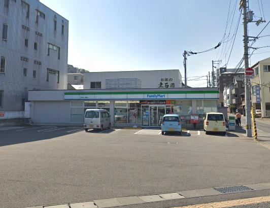 コンビニ　ファミリーマート徳島佐古一番町店（コンビニ）まで305m