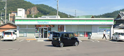 コンビニ　ファミリーマート 高松西ハゼ町店（コンビニ）まで595m
