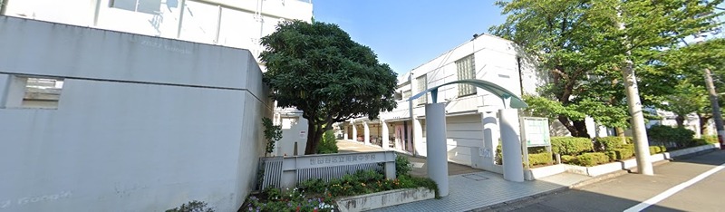 中学校　世田谷区立用賀中学校（用賀）（中学校）まで746m