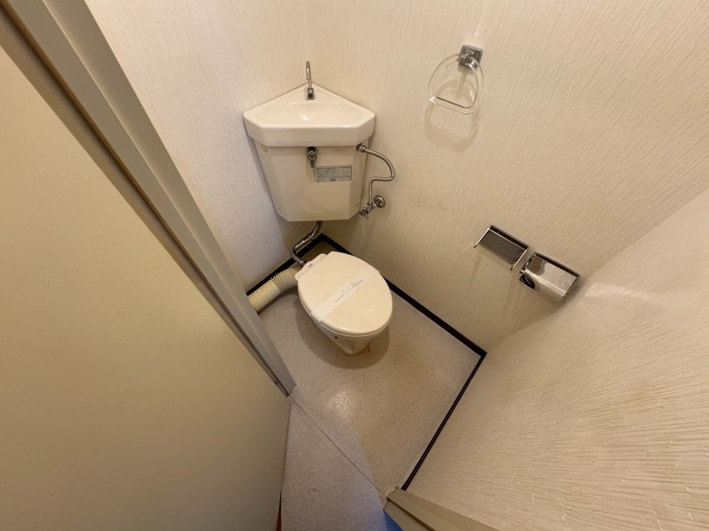 トイレ　こちらはトイレです。清潔感があり、安心して使用できます。