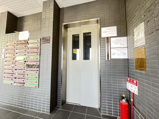 ロビー　エレベーター完備