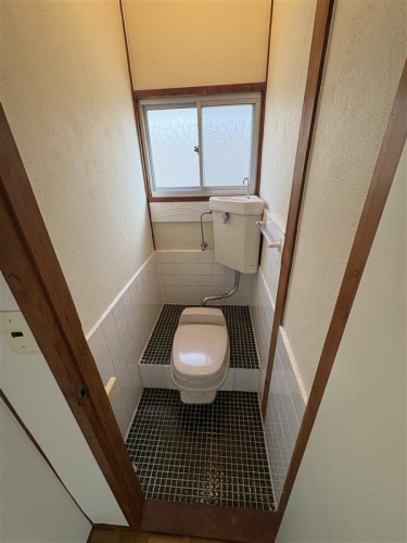 拾六町2丁目貸家のトイレ写真