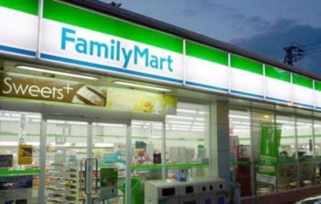 コンビニ　ファミリーマート川口青木町公園前店（コンビニ）まで379m