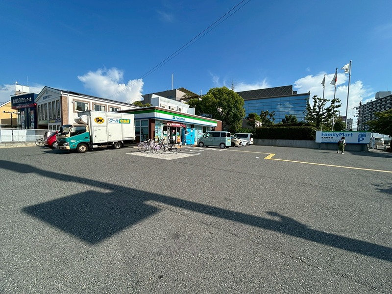 コンビニ　ファミリーマート 大阪金剛駅前店（コンビニ）まで480m
