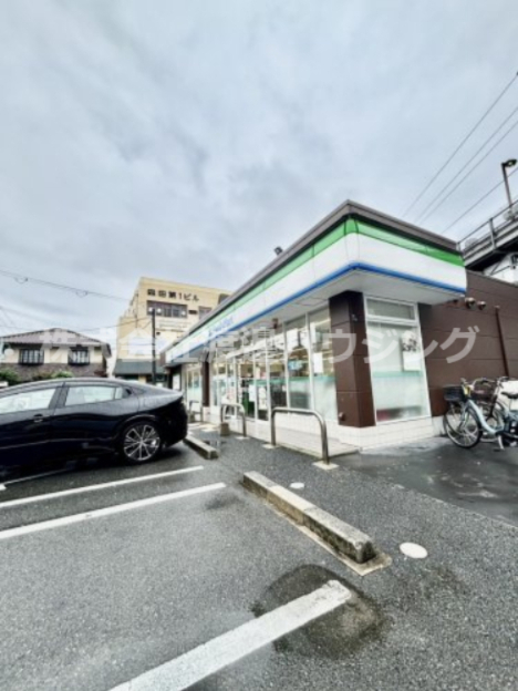 コンビニ　ファミリーマート　忍ヶ丘駅前店（コンビニ）まで468m