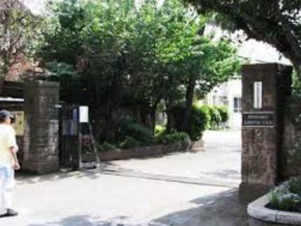 小学校　目黒区立油面小学校（小学校）まで379m