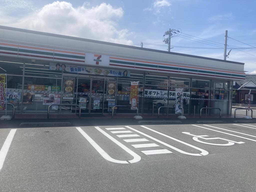 コンビニ　セブンイレブン八幡楠橋南1丁目店（コンビニ）まで840m