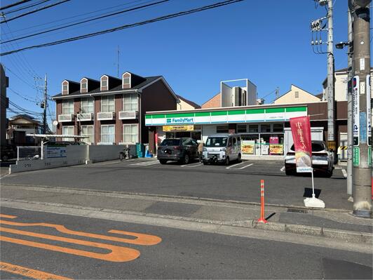 コンビニ　ファミリーマート川崎宮内一丁目店（コンビニ）まで136m