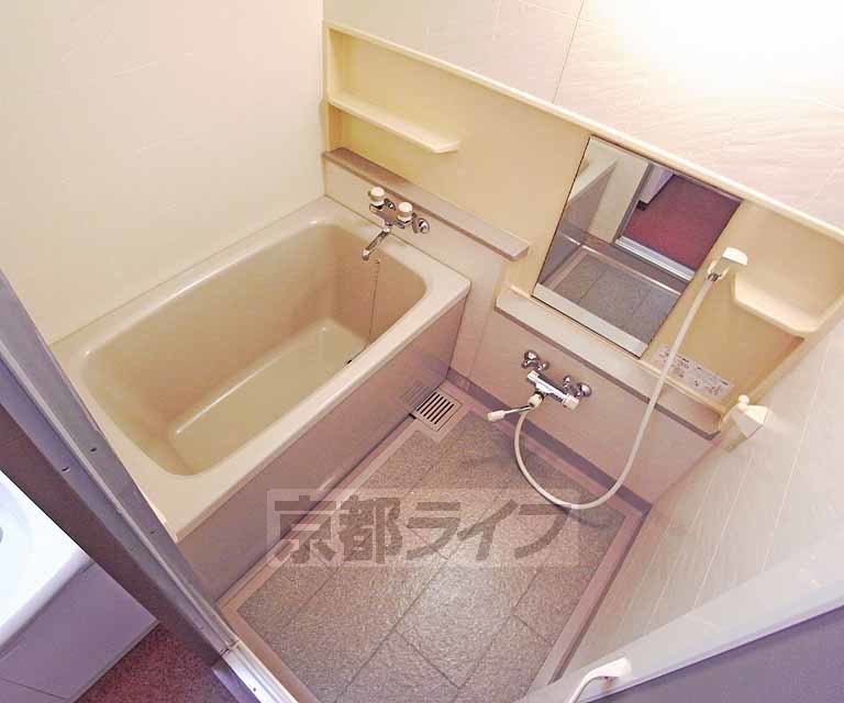 バス・シャワールーム　つかいやすそうなお風呂ですね。
