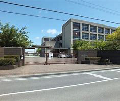 中学校　陵南中学校（中学校）まで335m
