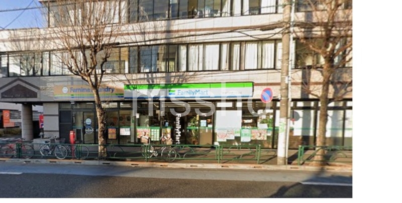 コンビニ　ファミリーマート 杉並下井草一丁目店（コンビニ）まで695m