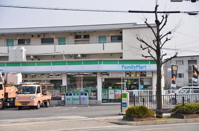 コンビニ　ファミリーマート羽曳野市役所前店（コンビニ）まで237m