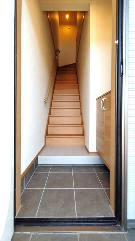 玄関　写真は別号室