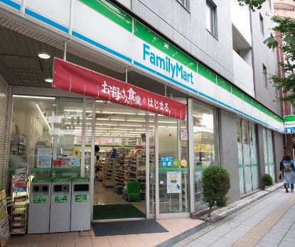 コンビニ　ファミリーマート（コンビニ）まで87m