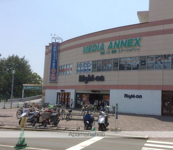 スーパー　イズミヤ千里丘店（スーパー）まで1137m
