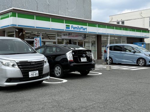 コンビニ　ファミリーマート焼山店（コンビニ）まで527m
