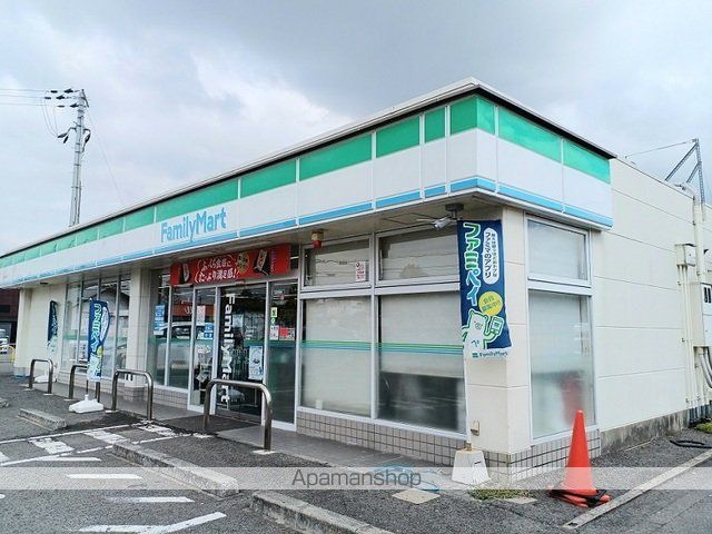 コンビニ　ファミリーマート様（コンビニ）まで600m