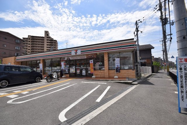 コンビニ　セブンイレブン羽曳野栄町店（コンビニ）まで482m