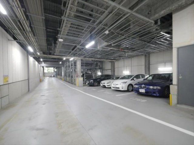 駐車場　駐車場に車を止められます