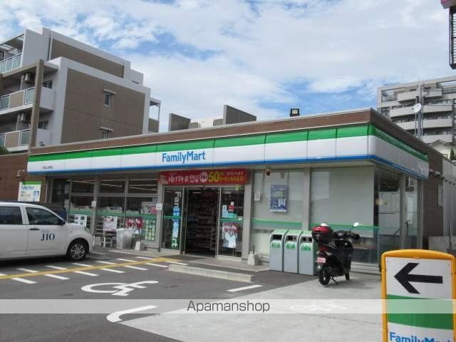 コンビニ　ファミリーマート（コンビニ）まで121m
