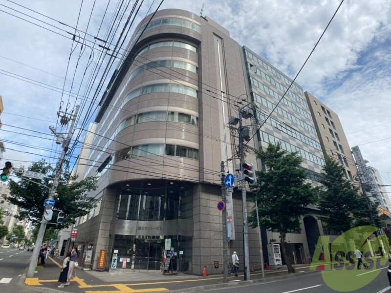 郵便局　札幌南二条郵便局（郵便局）まで357m