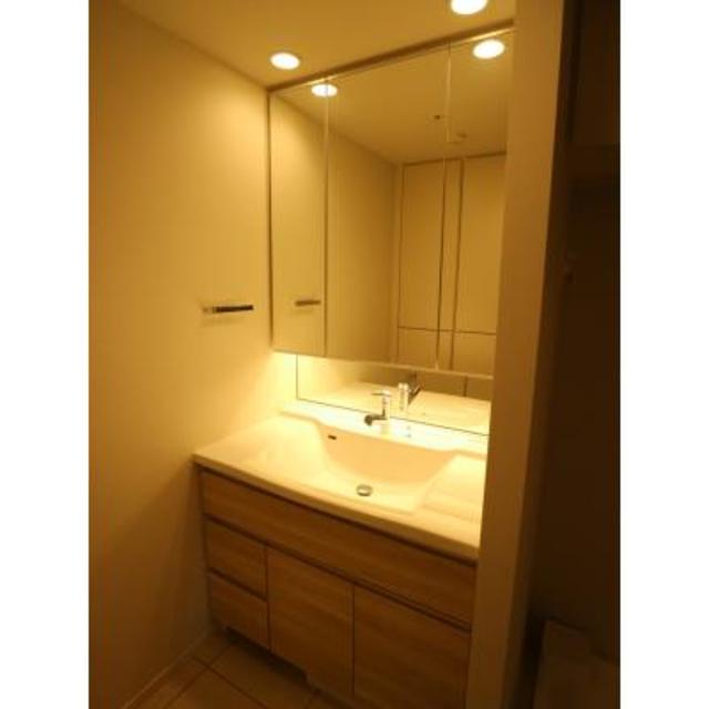 洗面設備　※写真は同タイプ住戸です。