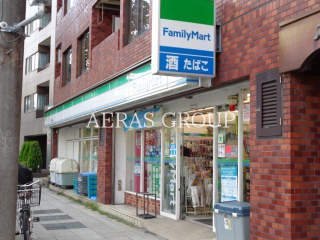 コンビニ　ファミリーマート横浜楠町店（コンビニ）まで1m
