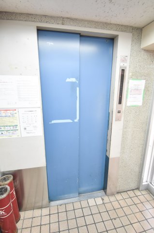 その他共有部分　エレベーターがあると重たい荷物も簡単に部屋まで運べますよ