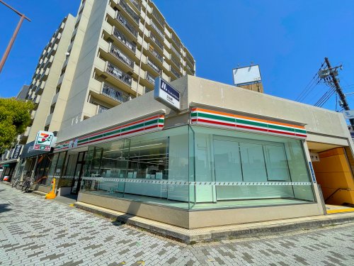 コンビニ　セブンイレブン 大阪玉出駅東店（コンビニ）まで142m