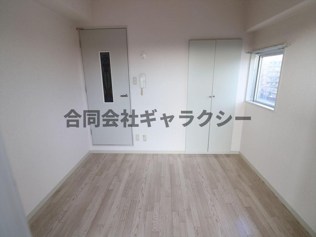 居室・リビング　6帖の洋室です