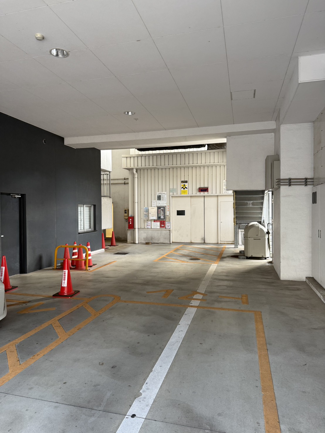 駐車場　敷地内