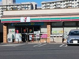 コンビニ　セブンイレブン（コンビニ）まで300m