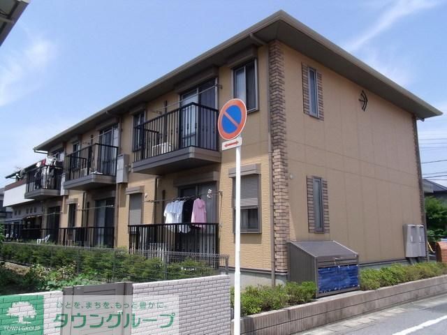 建物外観　２００７年完成の築浅アパ―ト