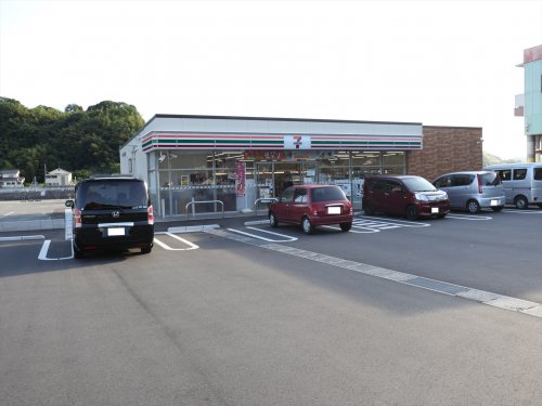 コンビニ　セブンイレブン竹原港町店（コンビニ）まで180m