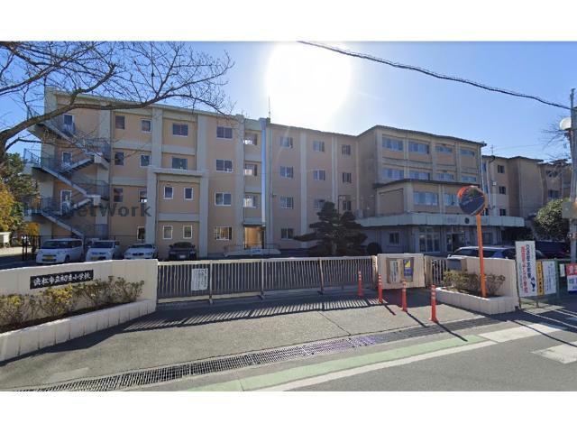 小学校　浜松市立初生小学校（小学校）まで727m
