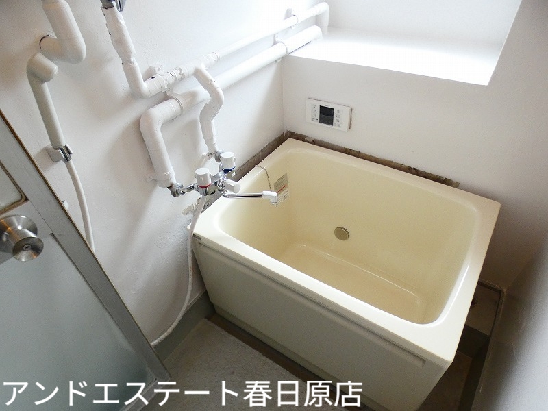バス・シャワールーム　換気が出来る窓があります
