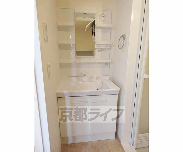 洗面設備　うれしい独立洗面台です