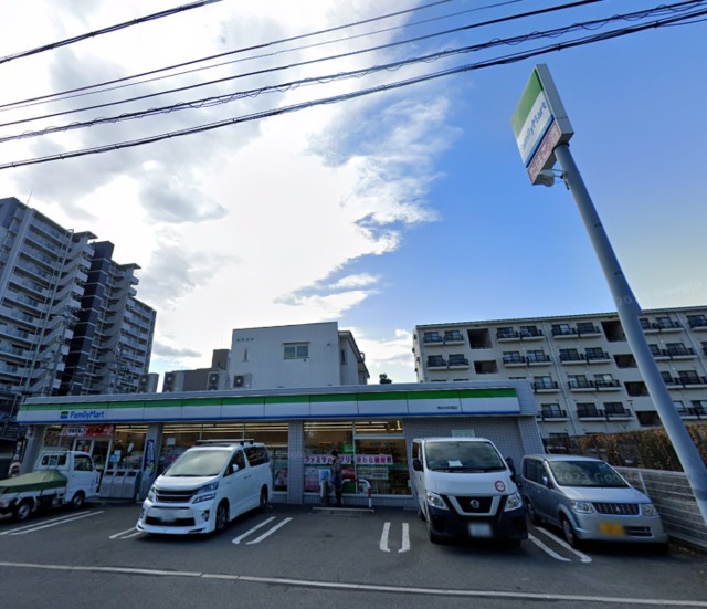 コンビニ　ファミリーマート堺材木町西店（コンビニ）まで702m
