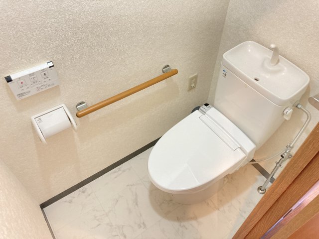 トイレ　別のお部屋の写真です。