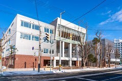 小学校　札幌市立桑園小学校（小学校）まで732m
