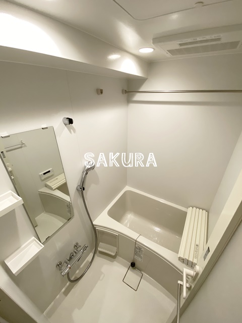 バス・シャワールーム　嬉しい追い焚き・浴室乾燥機付きです♪