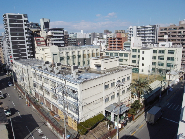 中学校　大阪市立堀江中学校（中学校）まで757m