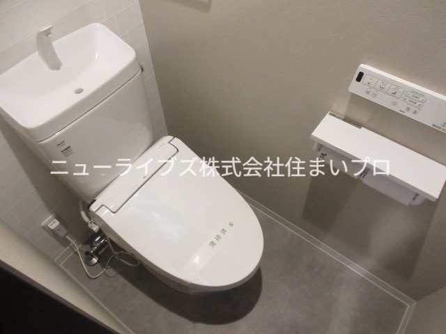 京阪本線 寝屋川市駅 徒歩10分 3階建 築4年のトイレ写真