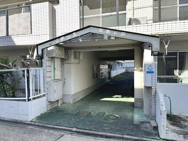 エントランス　初期費用分割可★ご希望の場所まで無料送迎サービス付♪