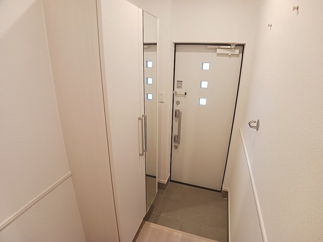 玄関　収納もある玄関です
