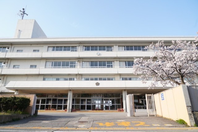 小学校　金沢市立木曳野小学校（小学校）まで506m